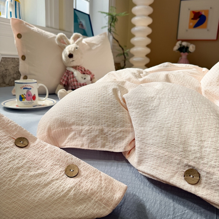 91家纺网 家纺一手货源 找家纺 水墨江南 2026新款无印风水洗提花纽扣款四件套 蜜粉条-蓝