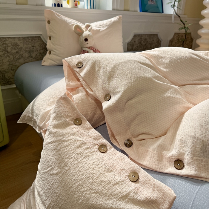 91家纺网 家纺一手货源 找家纺 水墨江南 2026新款无印风水洗提花纽扣款四件套 蜜粉条-蓝