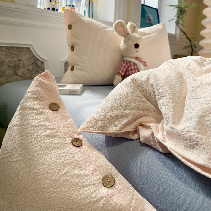 91家纺网 家纺一手货源 找家纺 水墨江南 2026新款无印风水洗提花纽扣款四件套 蜜粉条-蓝