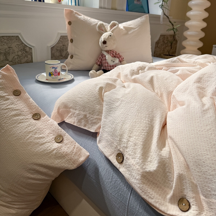 91家纺网 家纺一手货源 找家纺 水墨江南 2026新款无印风水洗提花纽扣款四件套 蜜粉条-蓝