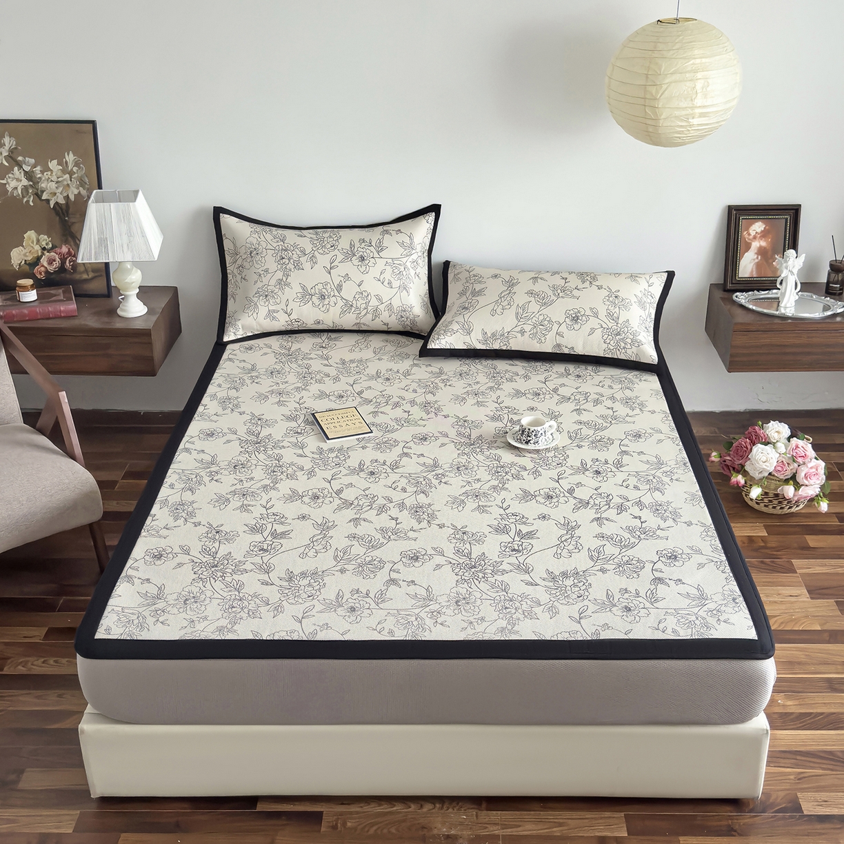 91家纺网 家纺一手货源 找家纺 圣比熊 2026新款高织密高品质印花冰藤凉席席子三件套 素描牡丹-床笠款