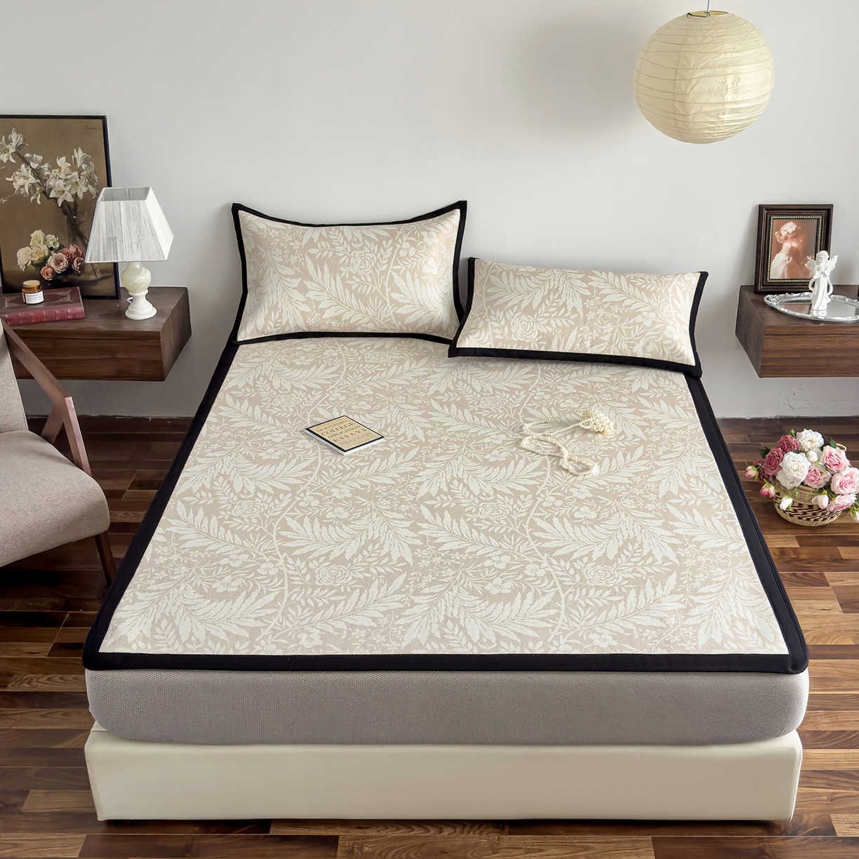 91家纺网 家纺一手货源 找家纺 圣比熊 2026新款高织密高品质印花冰藤凉席席子三件套 卡其叶纹-床笠款