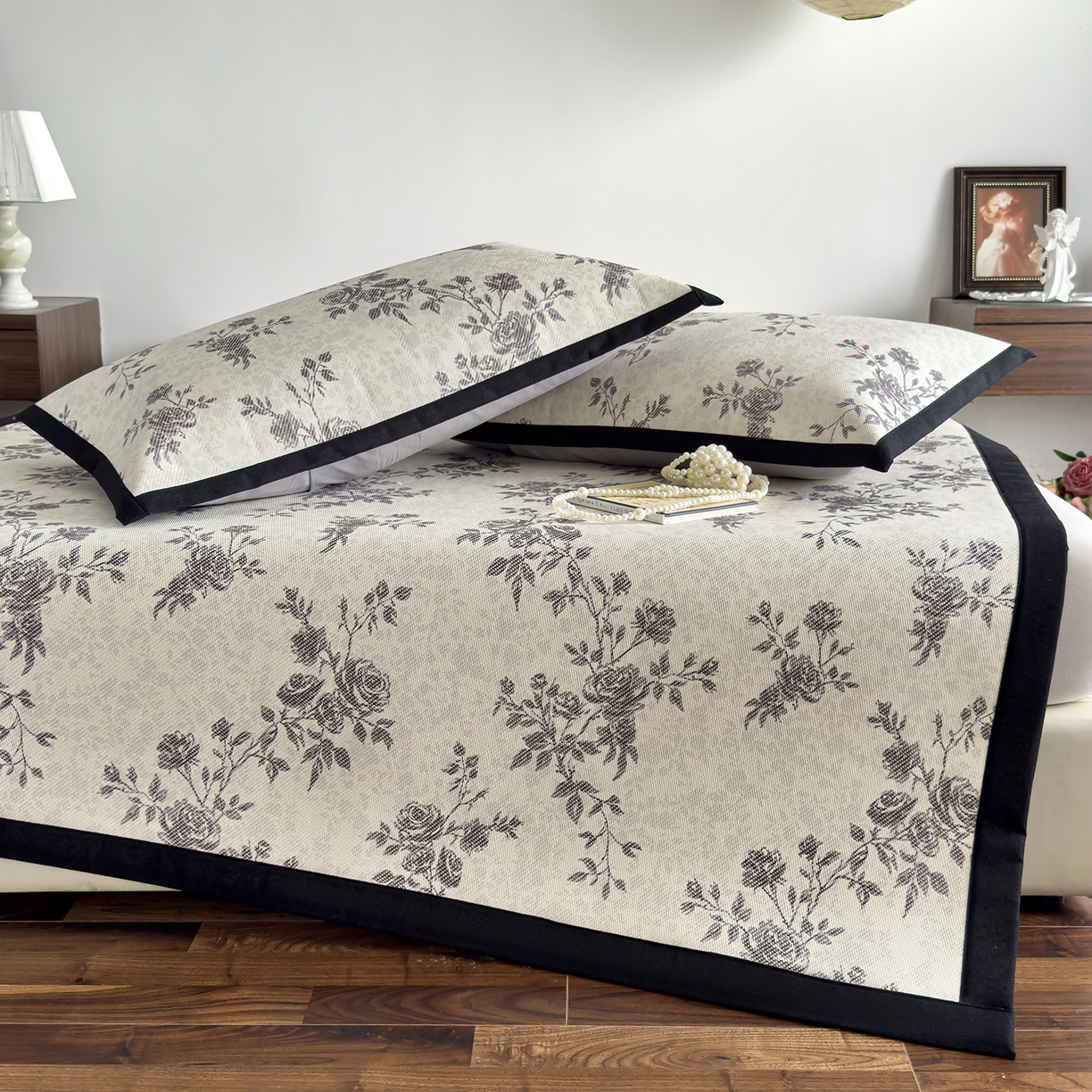 91家纺网 家纺一手货源 找家纺 圣比熊 2026新款高织密高品质印花冰藤凉席席子三件套 复古玫瑰-床席款