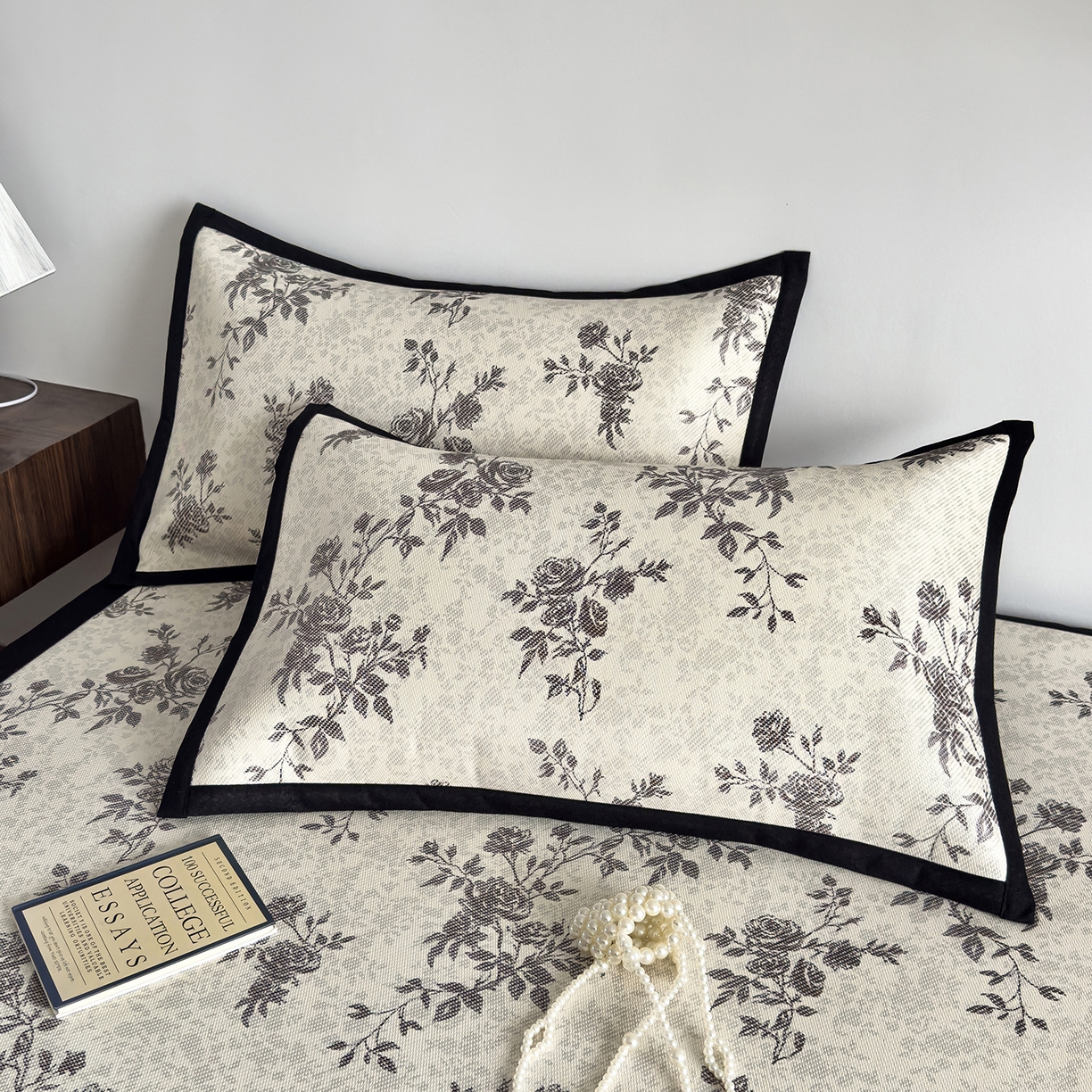 91家纺网 家纺一手货源 找家纺 圣比熊 2026新款高织密高品质印花冰藤凉席席子三件套 复古玫瑰-床席款