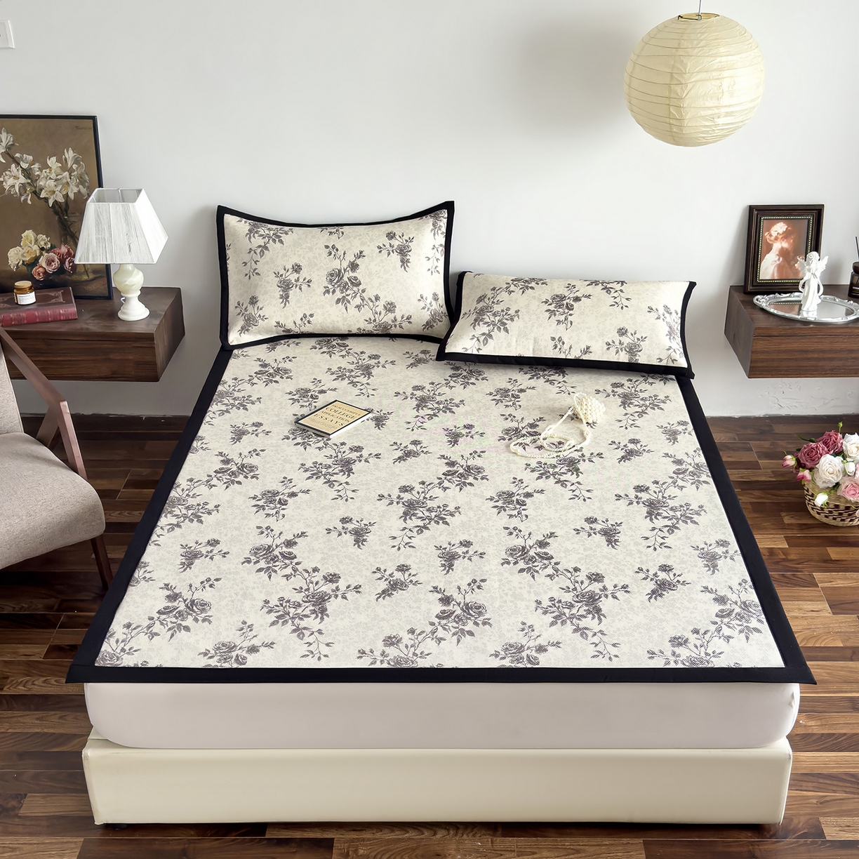 91家纺网 家纺一手货源 找家纺 圣比熊 2026新款高织密高品质印花冰藤凉席席子三件套 复古玫瑰-床席款