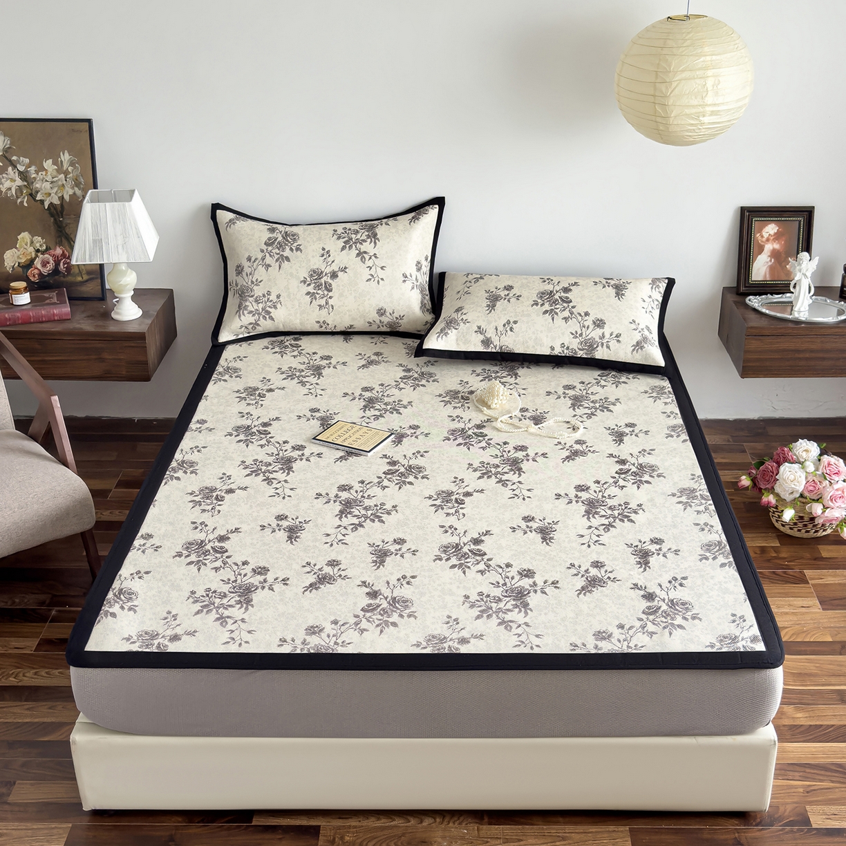 91家纺网 家纺一手货源 找家纺 圣比熊 2026新款高织密高品质印花冰藤凉席席子三件套 复古玫瑰-床笠款