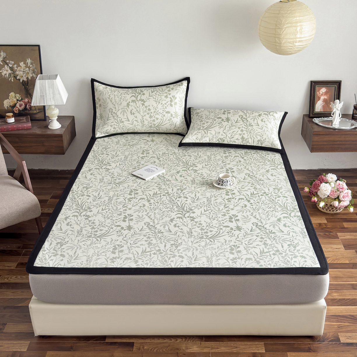 91家纺网 家纺一手货源 找家纺 圣比熊 2026新款高织密高品质印花冰藤凉席席子三件套 浅绿山野-床笠款