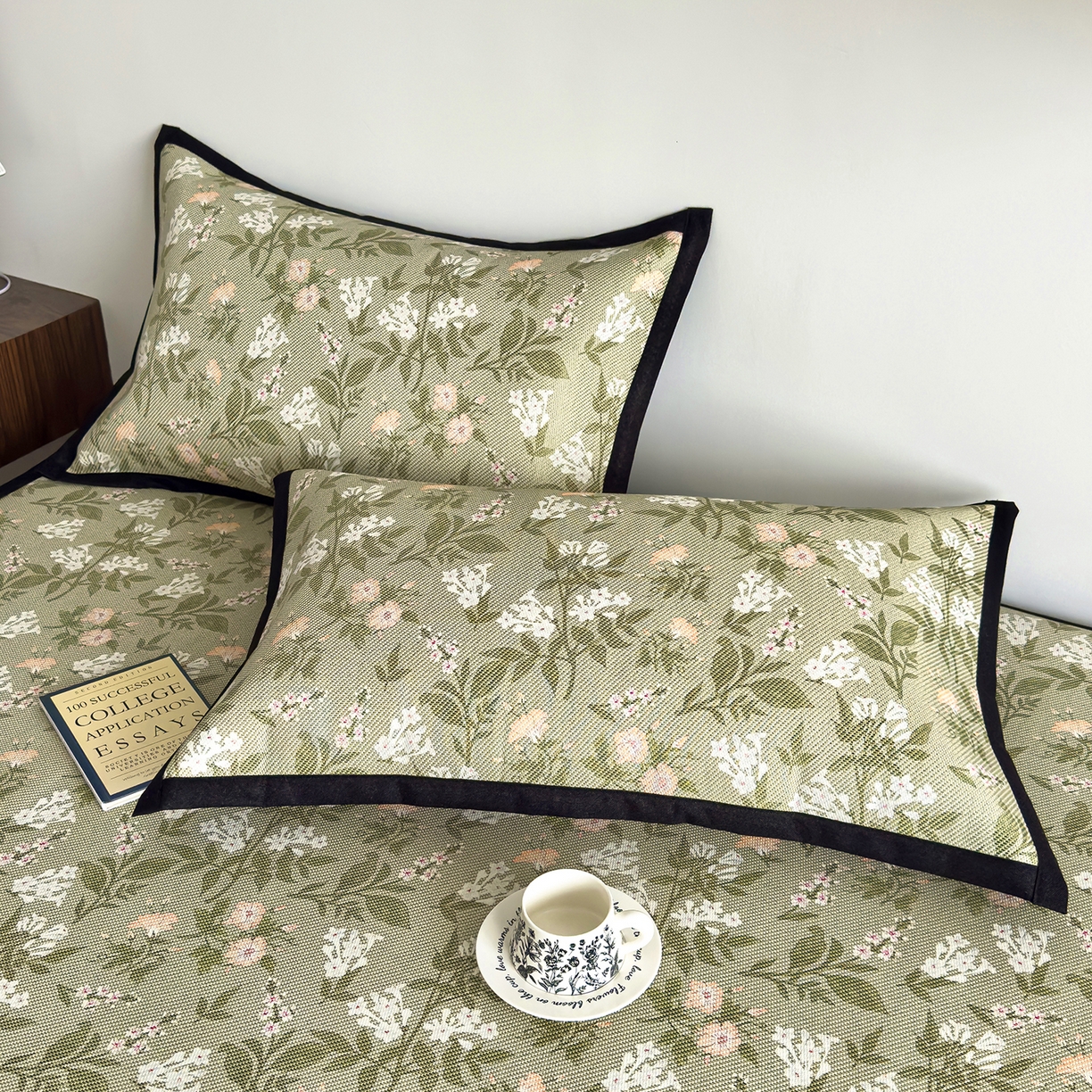 91家纺网 家纺一手货源 找家纺 圣比熊 2026新款高织密高品质印花冰藤凉席席子三件套 清醒小花-床席款