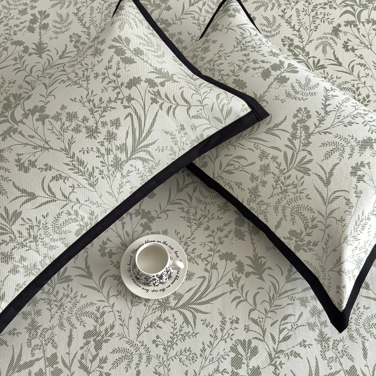 91家纺网 家纺一手货源 找家纺 圣比熊 2026新款高织密高品质印花冰藤凉席席子三件套 浅绿山野-床席款