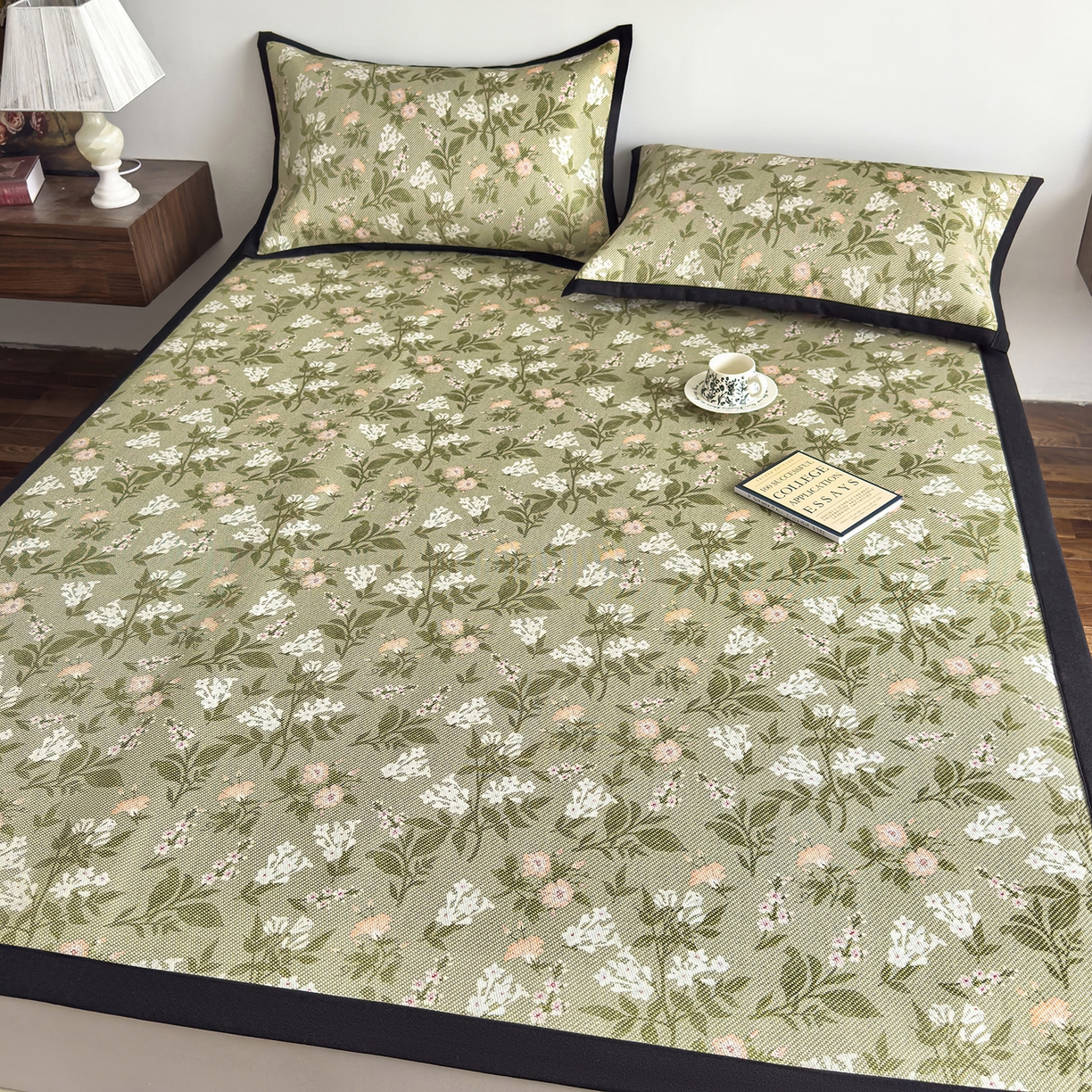 91家纺网 家纺一手货源 找家纺 圣比熊 2026新款高织密高品质印花冰藤凉席席子三件套 清醒小花-床席款