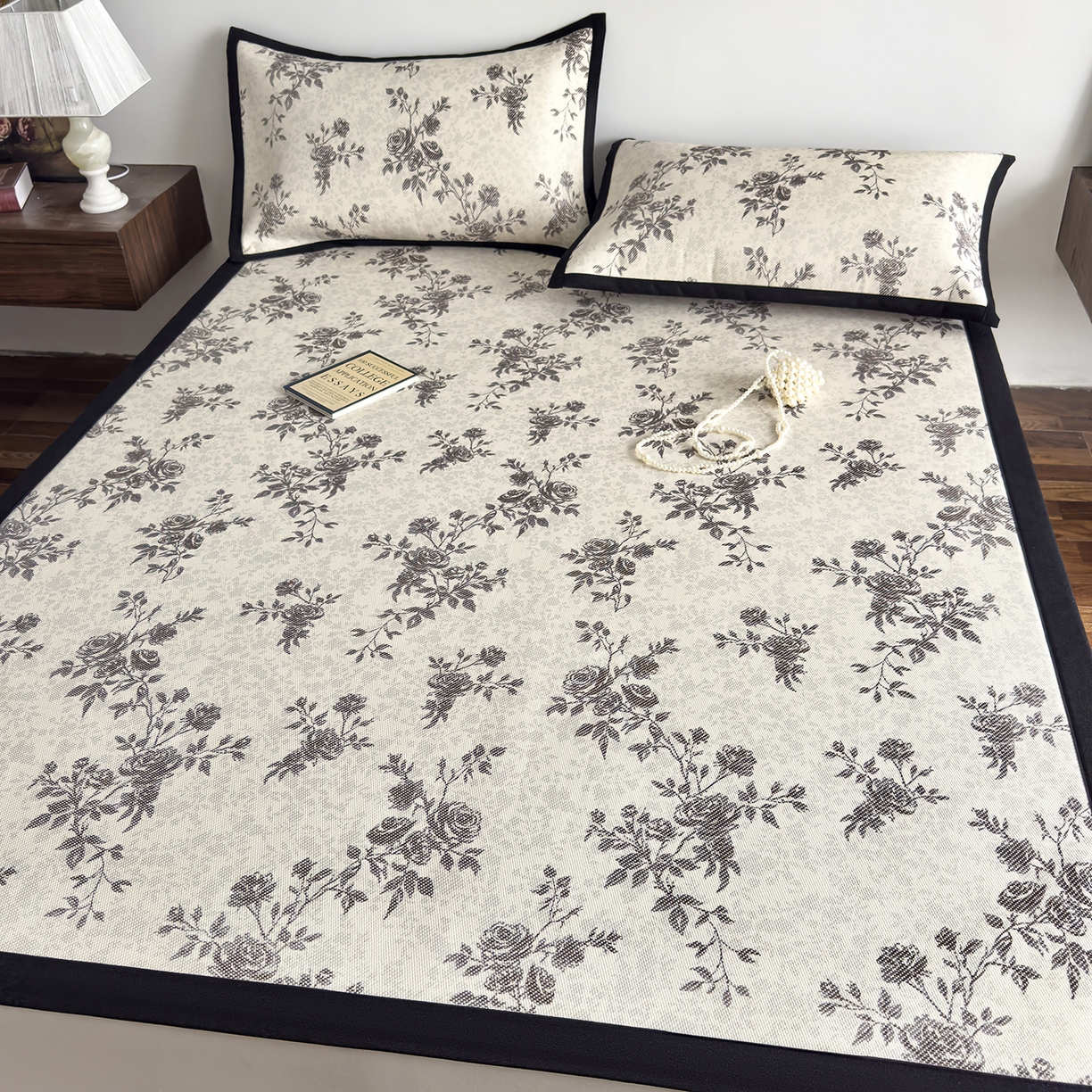 91家纺网 家纺一手货源 找家纺 圣比熊 2026新款高织密高品质印花冰藤凉席席子三件套 复古玫瑰-床席款