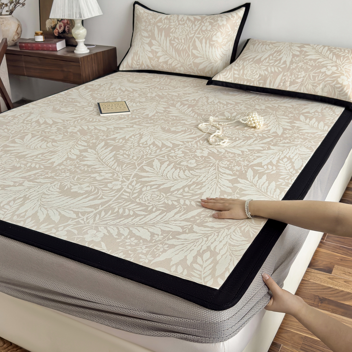 91家纺网 家纺一手货源 找家纺 （总）圣比熊 2026新款高织密高品质印花冰藤凉席席子三件套