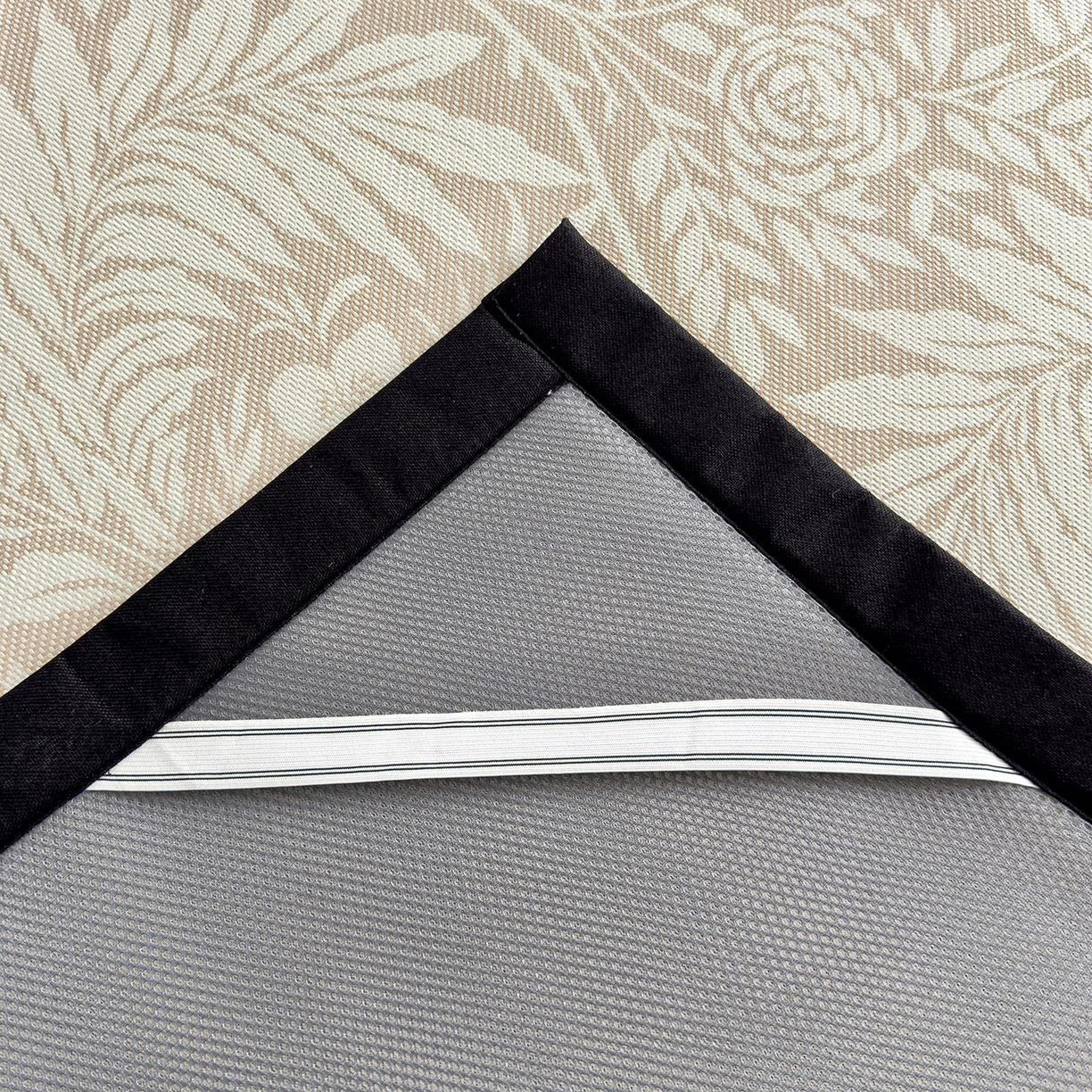 91家纺网 家纺一手货源 找家纺 圣比熊 2026新款高织密高品质印花冰藤凉席席子三件套 卡其叶纹-床席款