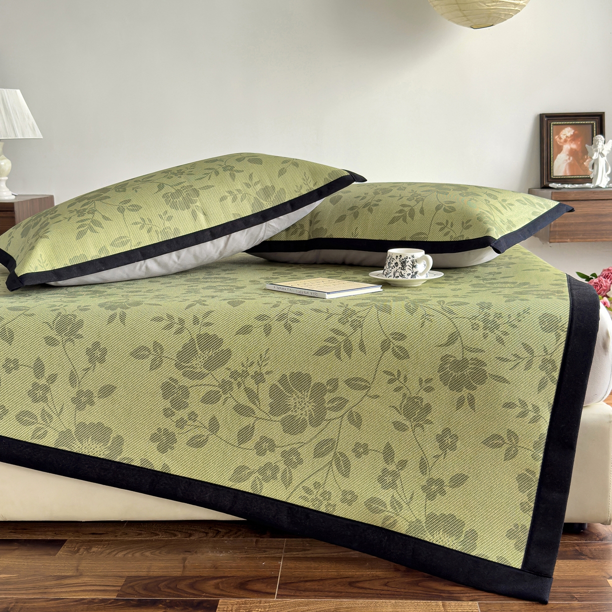 91家纺网 家纺一手货源 找家纺 圣比熊 2026新款高织密高品质印花冰藤凉席席子三件套 苔青花屿-床席款