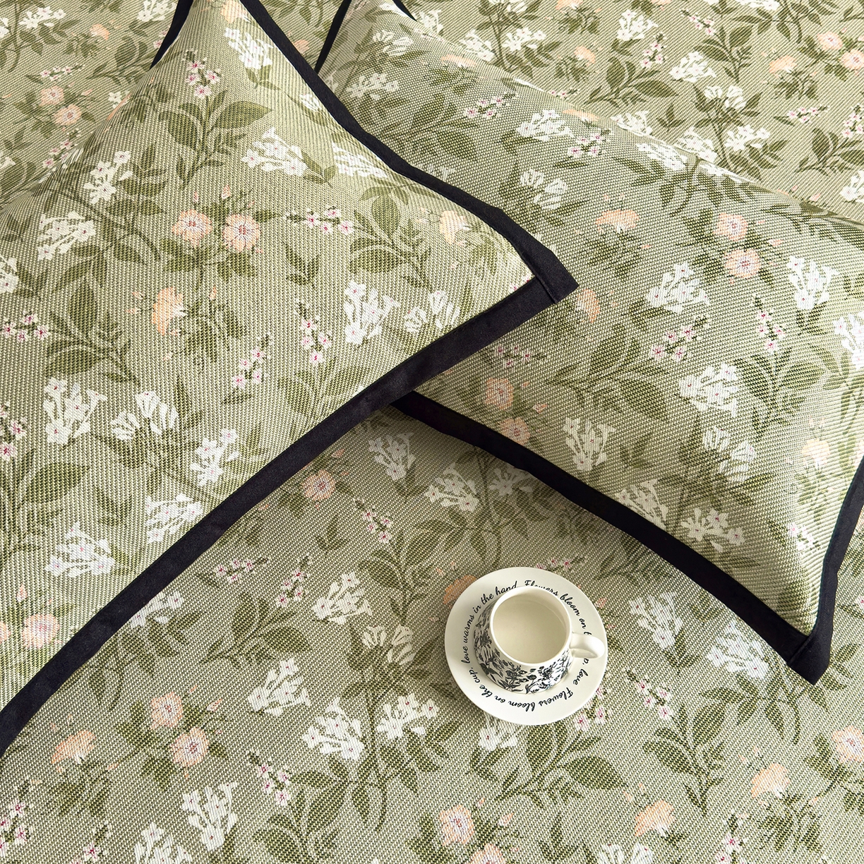 91家纺网 家纺一手货源 找家纺 圣比熊 2026新款高织密高品质印花冰藤凉席席子三件套 清醒小花-床席款