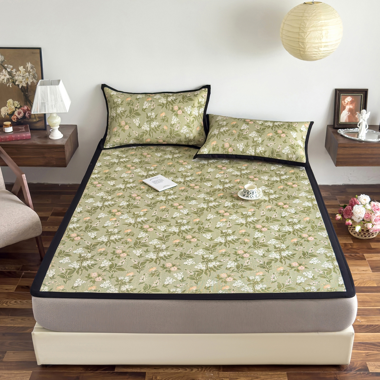 91家纺网 家纺一手货源 找家纺 圣比熊 2026新款高织密高品质印花冰藤凉席席子三件套 清醒小花-床笠款