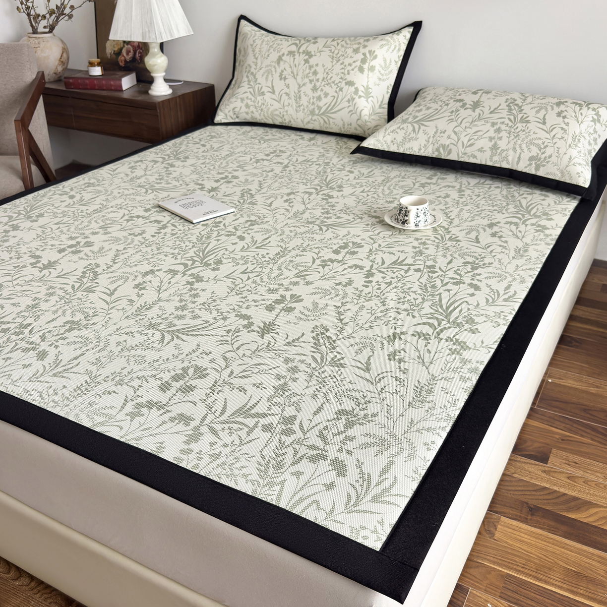 91家纺网 家纺一手货源 找家纺 圣比熊 2026新款高织密高品质印花冰藤凉席席子三件套 浅绿山野-床席款