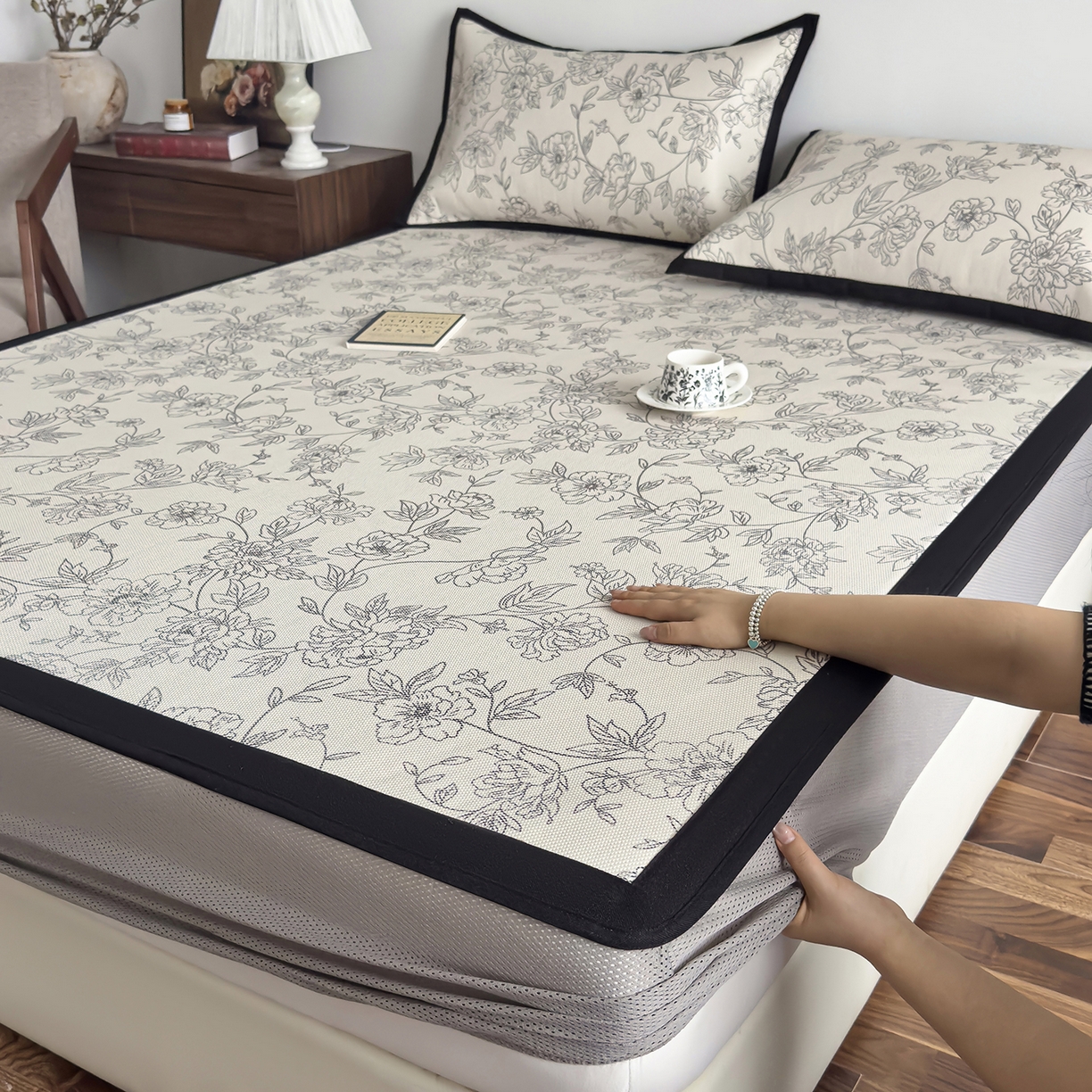 91家纺网 家纺一手货源 找家纺 （总）圣比熊 2026新款高织密高品质印花冰藤凉席席子三件套