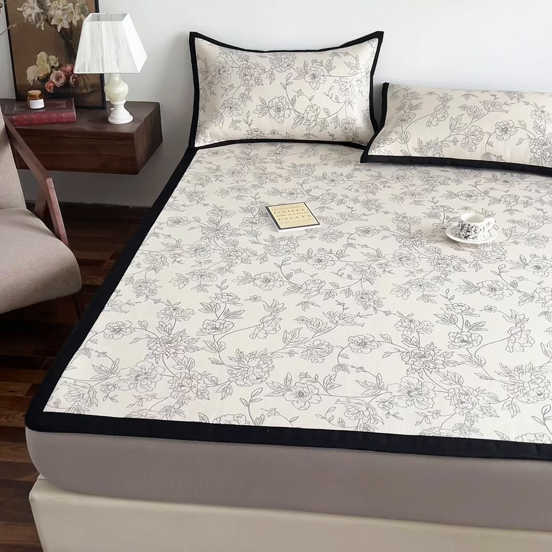 91家纺网 家纺一手货源 找家纺 圣比熊 2026新款高织密高品质印花冰藤凉席席子三件套 素描牡丹-床笠款