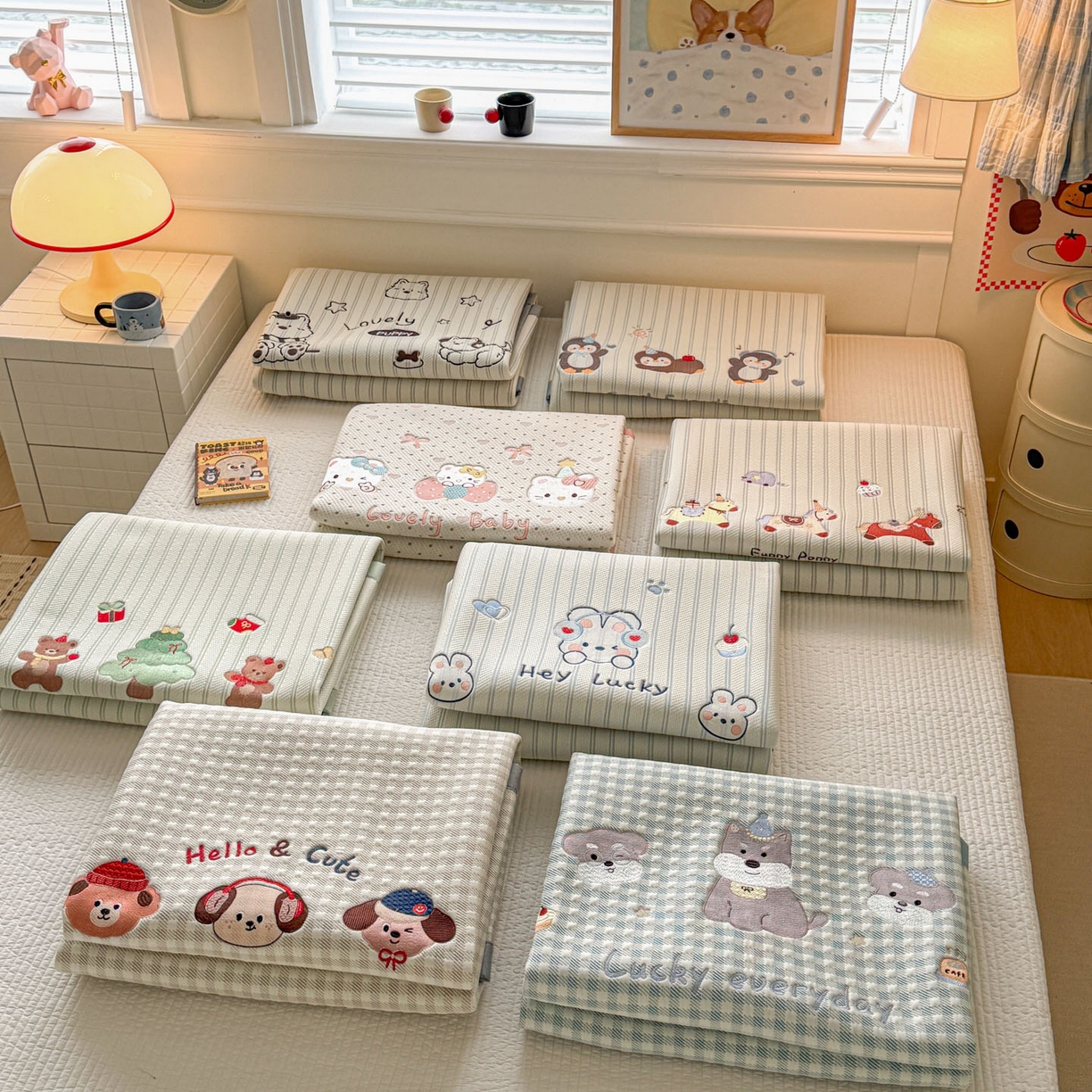 91家纺网 家纺一手货源 找家纺 倾慕家纺 2026新款卡通刺绣凉感冰豆豆凉席系列--床席款 组合图仅供展示