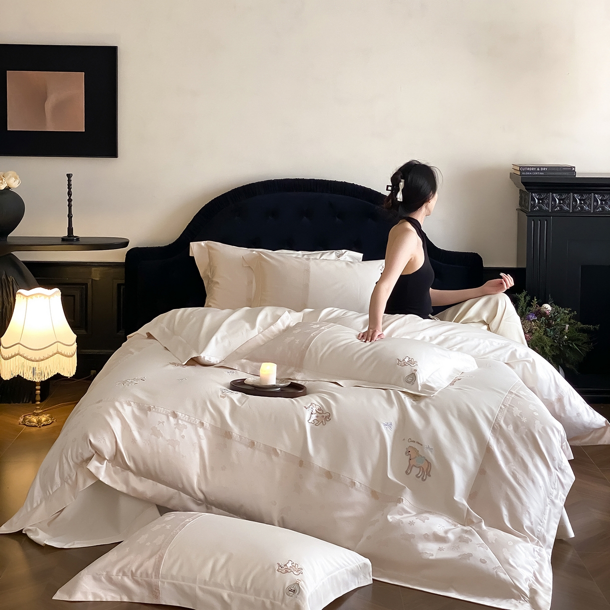 91家纺网 家纺一手货源 找家纺 太古汇家居 2026新款高精密拼接+绣花四件套-“甜心小马”系列 甜心小马-香槟米