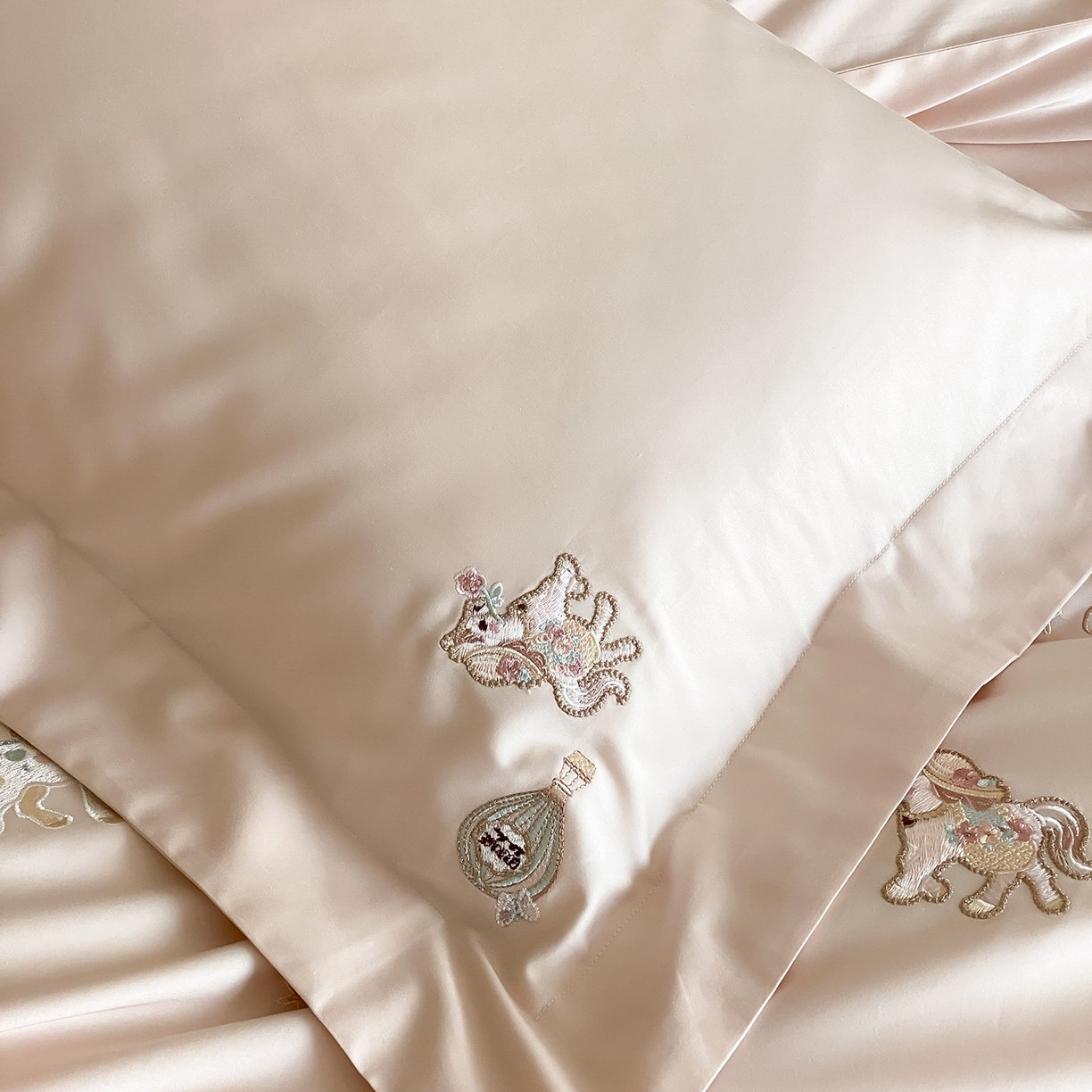 91家纺网 家纺一手货源 找家纺 （总）太古汇家居 2026新款高精密拼接+绣花四件套-“甜心小马”系列