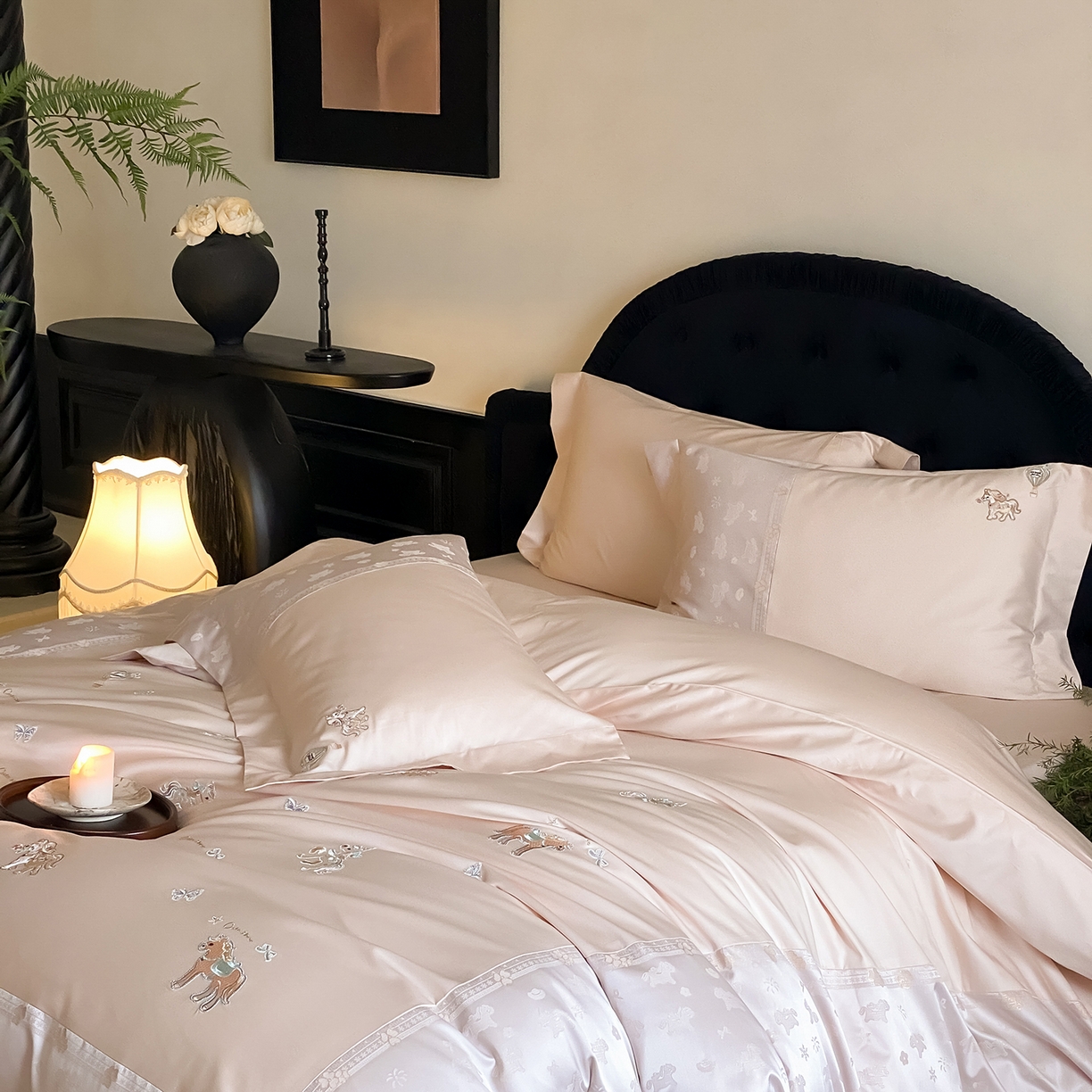 91家纺网 家纺一手货源 找家纺 太古汇家居 2026新款高精密拼接+绣花四件套-“甜心小马”系列 甜心小马-甜心粉