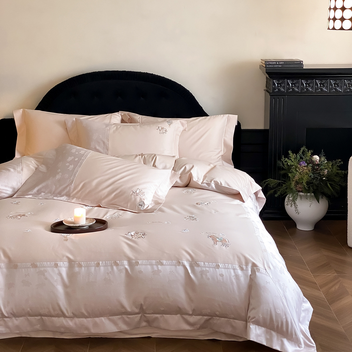 91家纺网 家纺一手货源 找家纺 太古汇家居 2026新款高精密拼接+绣花四件套-“甜心小马”系列 甜心小马-甜心粉