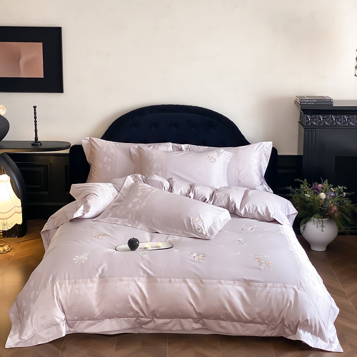 91家纺网 家纺一手货源 找家纺 太古汇家居 2026新款高精密拼接+绣花四件套-“甜心小马”系列 甜心小马-优雅紫