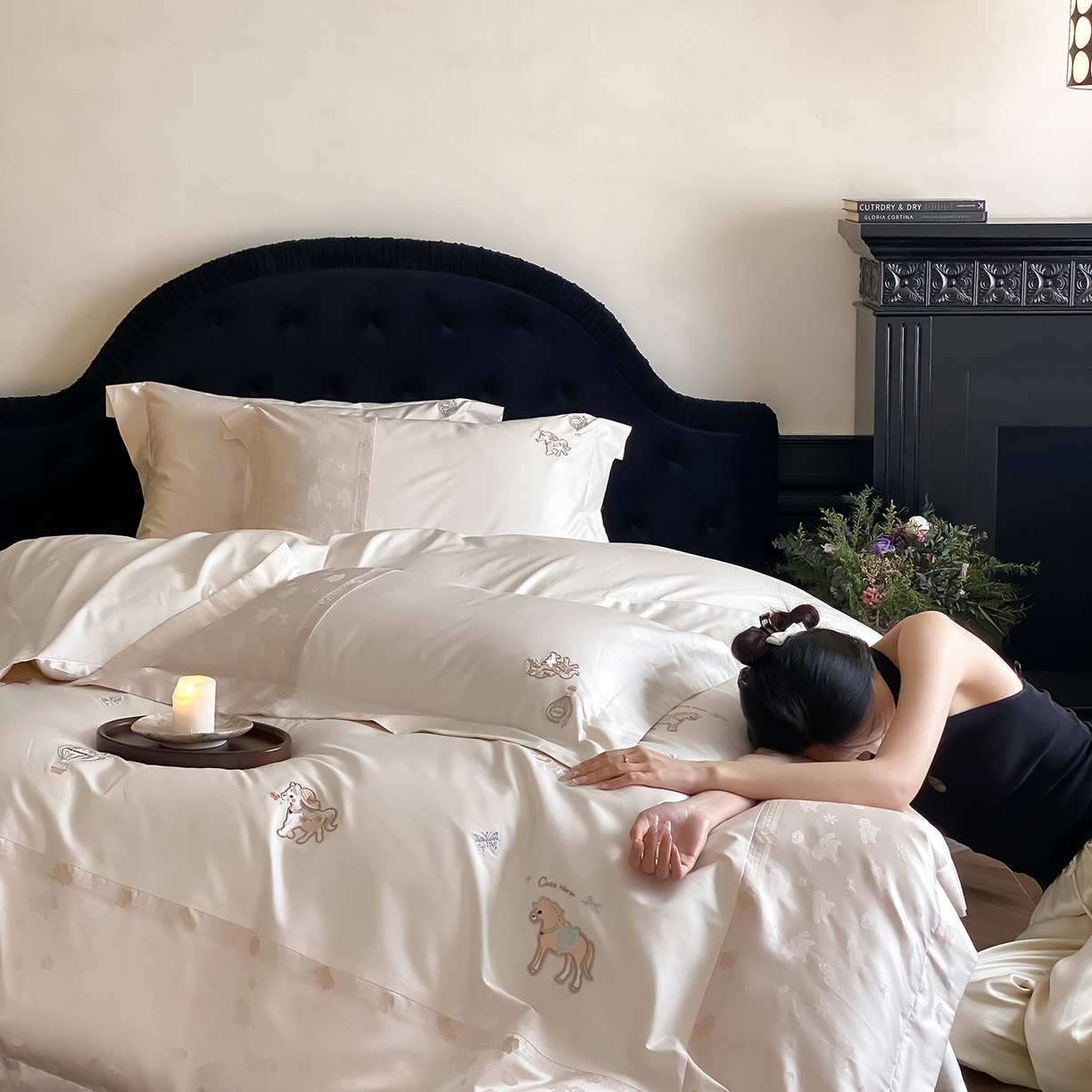 91家纺网 家纺一手货源 找家纺 太古汇家居 2026新款高精密拼接+绣花四件套-“甜心小马”系列 甜心小马-香槟米