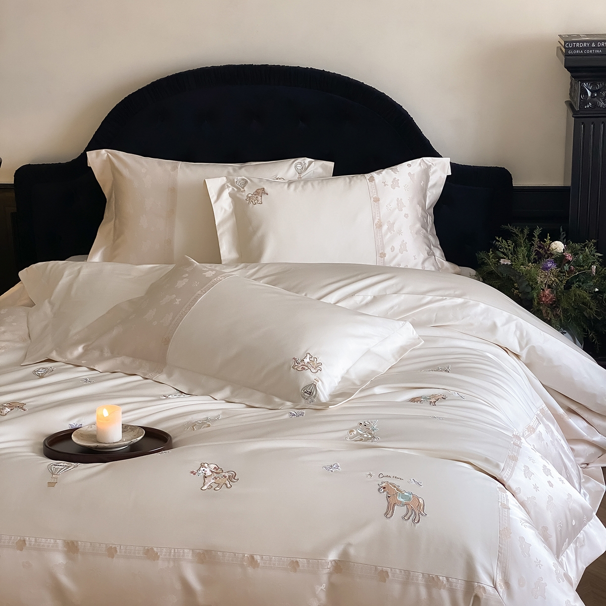 91家纺网 家纺一手货源 找家纺 太古汇家居 2026新款高精密拼接+绣花四件套-“甜心小马”系列 甜心小马-香槟米