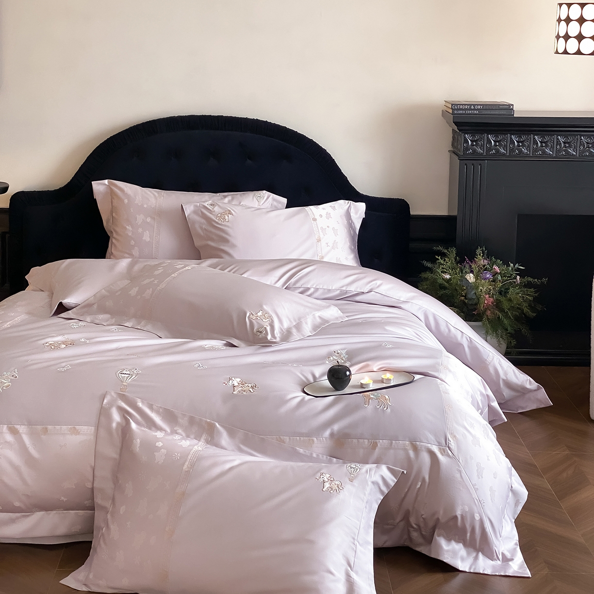 91家纺网 家纺一手货源 找家纺 太古汇家居 2026新款高精密拼接+绣花四件套-“甜心小马”系列 甜心小马-优雅紫