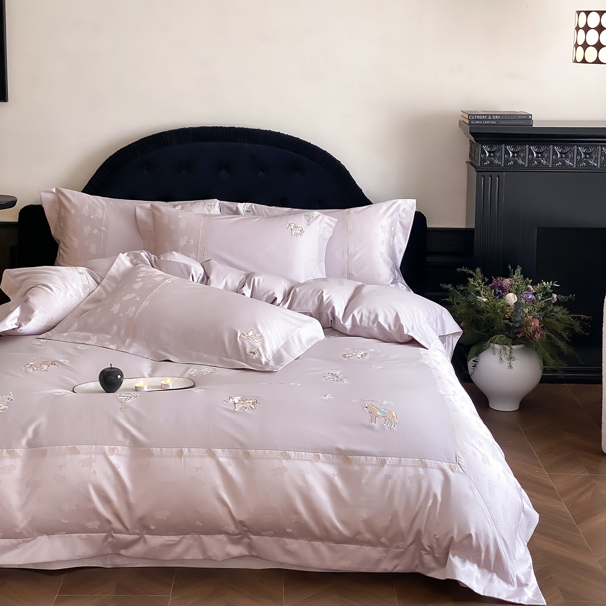 91家纺网 家纺一手货源 找家纺 太古汇家居 2026新款高精密拼接+绣花四件套-“甜心小马”系列 甜心小马-优雅紫