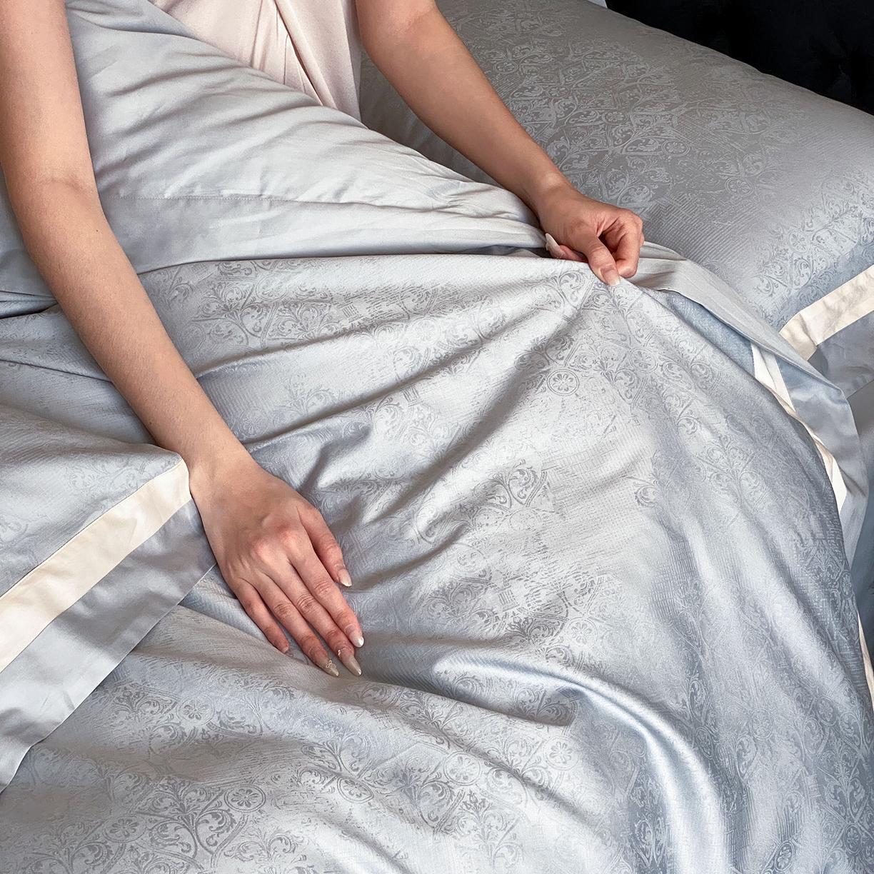 91家纺网 家纺一手货源 找家纺 太古汇家居 2026新款全棉提花“凡尔赛”系列四件套 凡尔赛-天空蓝