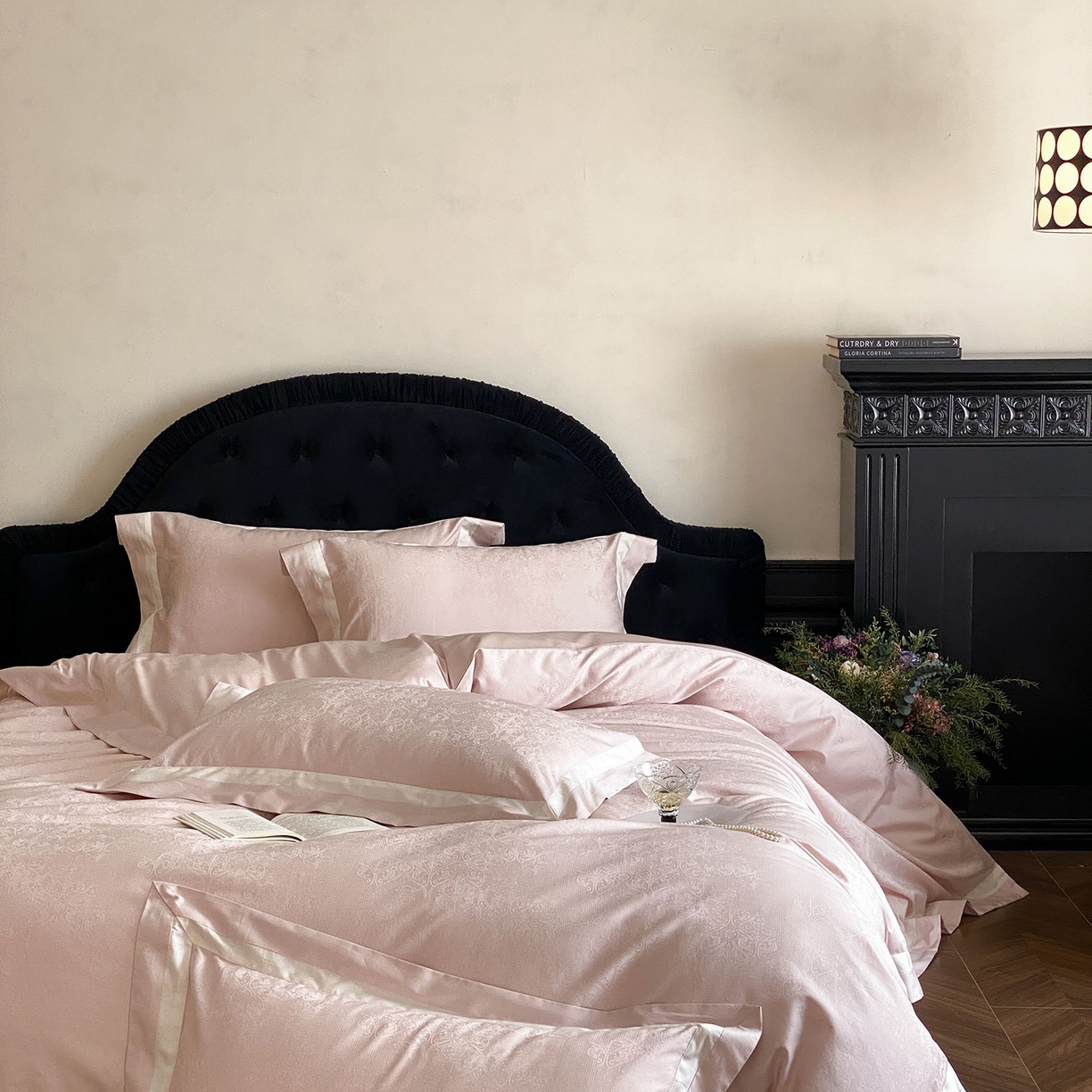 91家纺网 家纺一手货源 找家纺 太古汇家居 2026新款全棉提花“凡尔赛”系列四件套 凡尔赛-香草粉