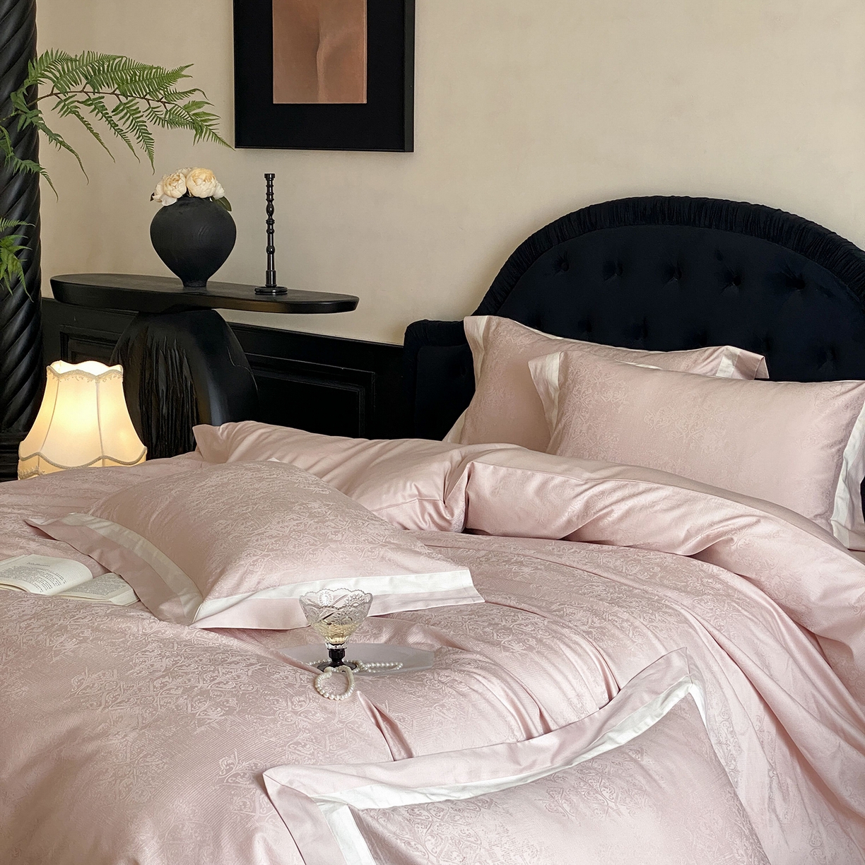 91家纺网 家纺一手货源 找家纺 太古汇家居 2026新款全棉提花“凡尔赛”系列四件套 凡尔赛-香草粉