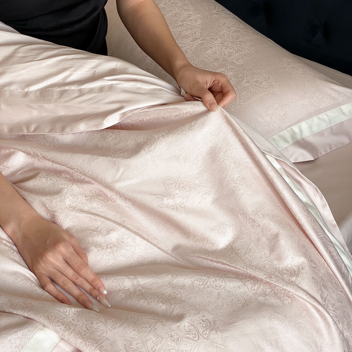 91家纺网 家纺一手货源 找家纺 太古汇家居 2026新款全棉提花“凡尔赛”系列四件套 凡尔赛-香草粉