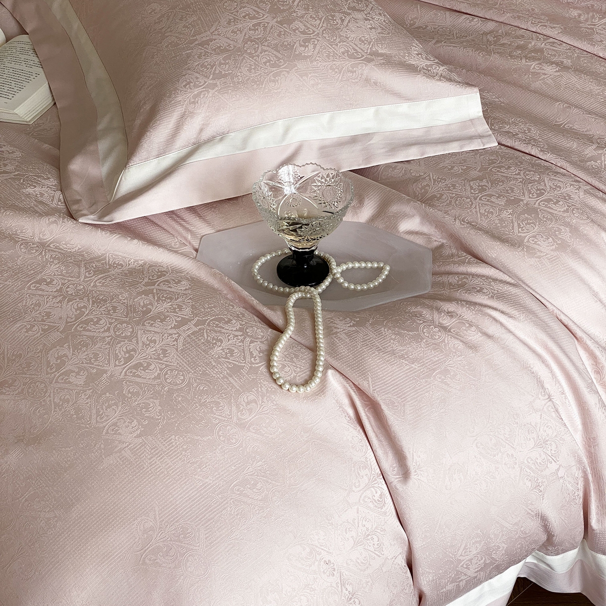 91家纺网 家纺一手货源 找家纺 太古汇家居 2026新款全棉提花“凡尔赛”系列四件套 凡尔赛-香草粉