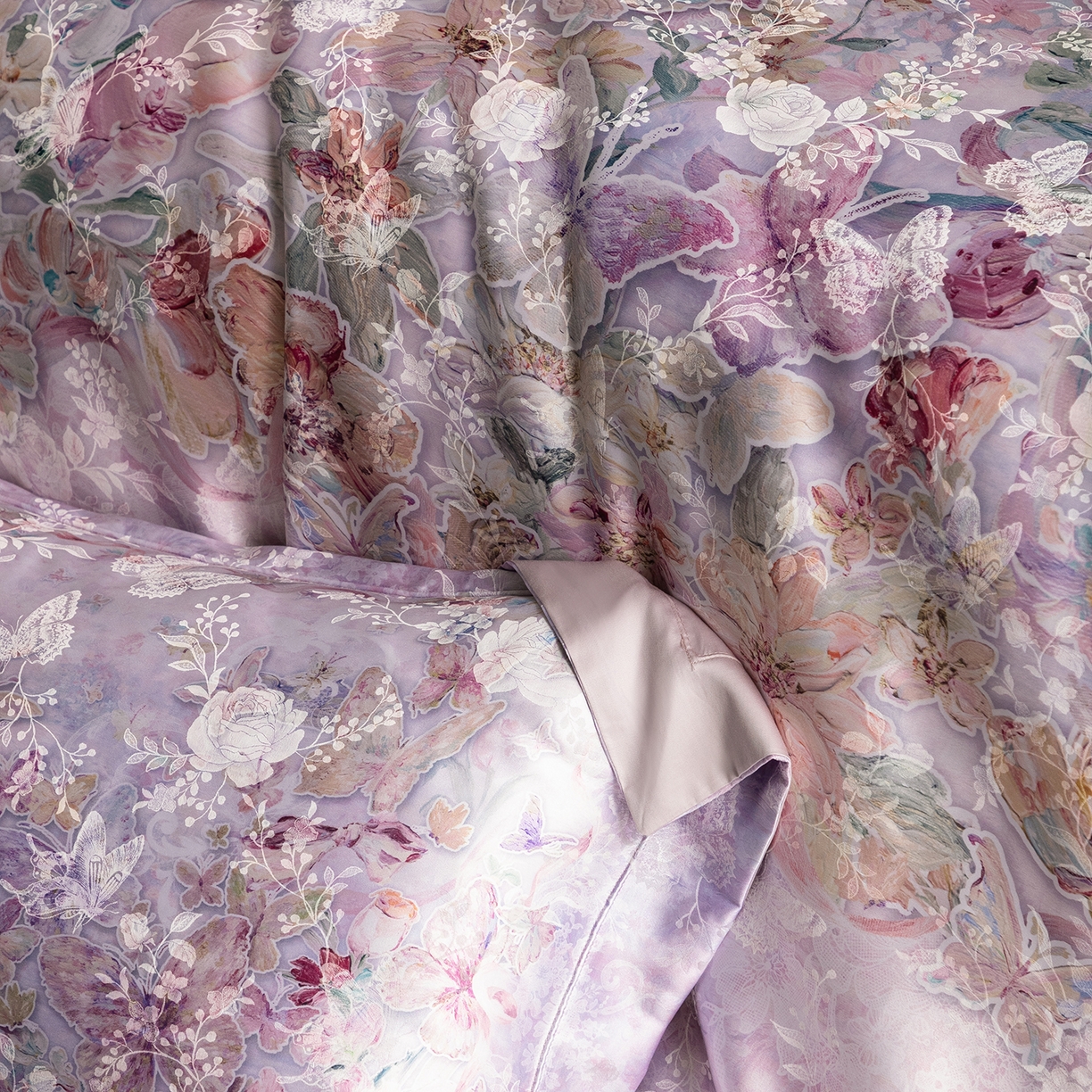 91家纺网 家纺一手货源 找家纺 太古汇家居 2026新款桑真丝“花蝶绮梦”系列四件套 花蝶绮梦-棠梨紫