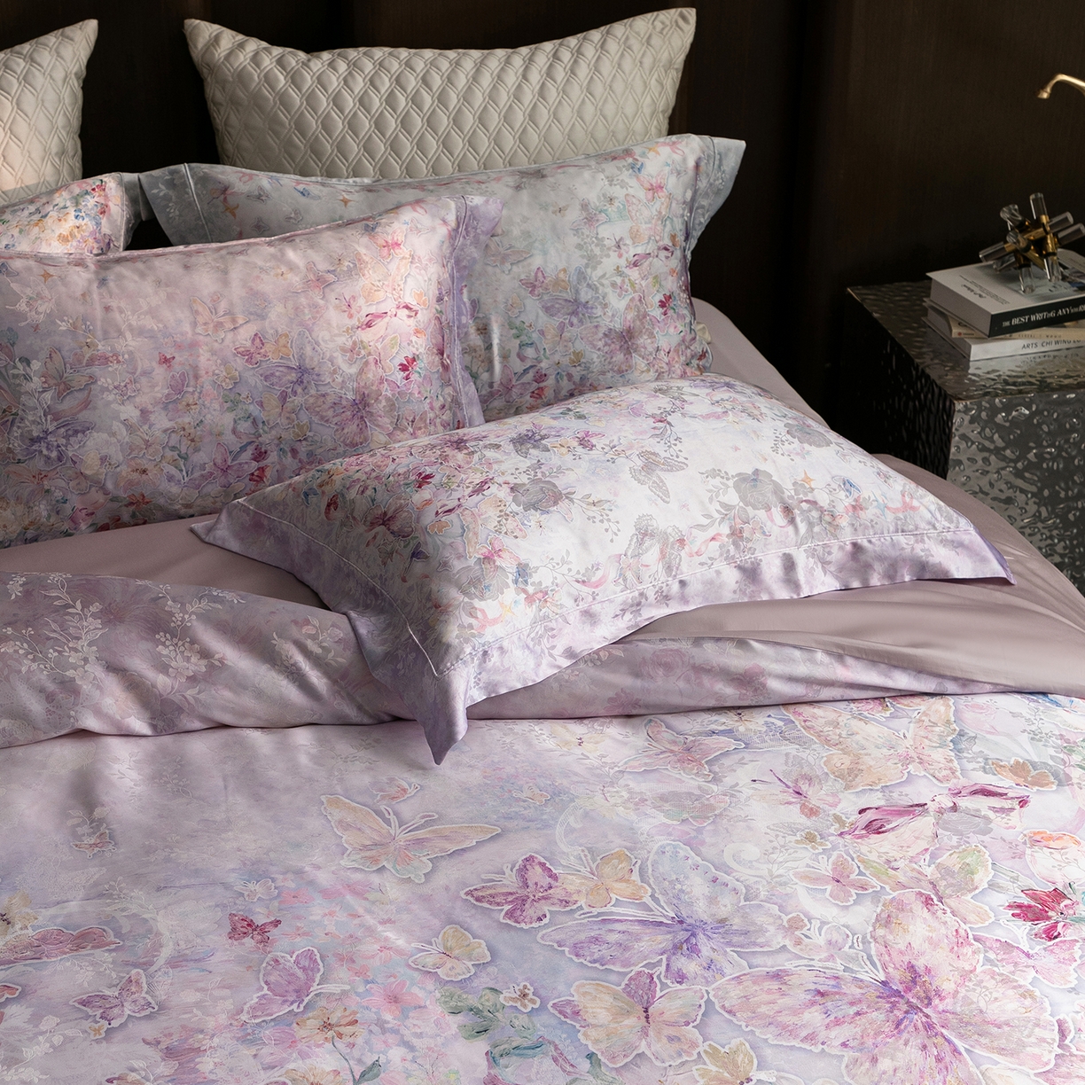 91家纺网 家纺一手货源 找家纺 太古汇家居 2026新款桑真丝“花蝶绮梦”系列四件套 花蝶绮梦-棠梨紫