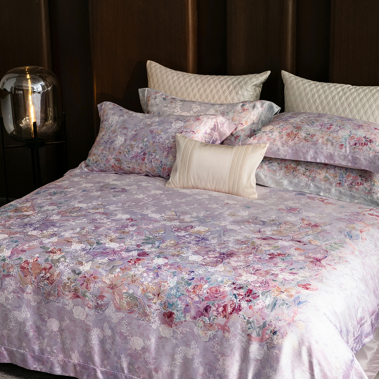 91家纺网 家纺一手货源 找家纺 太古汇家居 2026新款桑真丝“花蝶绮梦”系列四件套 花蝶绮梦-棠梨紫