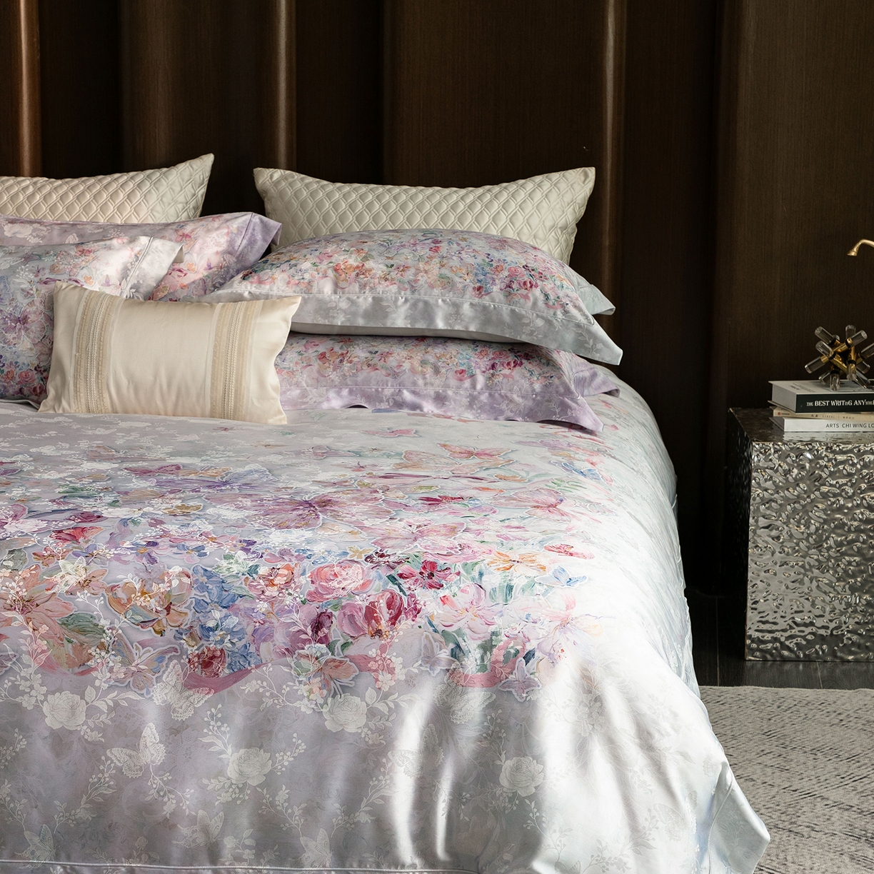 91家纺网 家纺一手货源 找家纺 太古汇家居 2026新款桑真丝“花蝶绮梦”系列四件套 花蝶绮梦-浅云兰