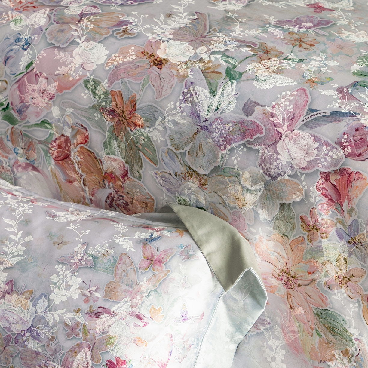 91家纺网 家纺一手货源 找家纺 太古汇家居 2026新款桑真丝“花蝶绮梦”系列四件套 花蝶绮梦-浅云兰