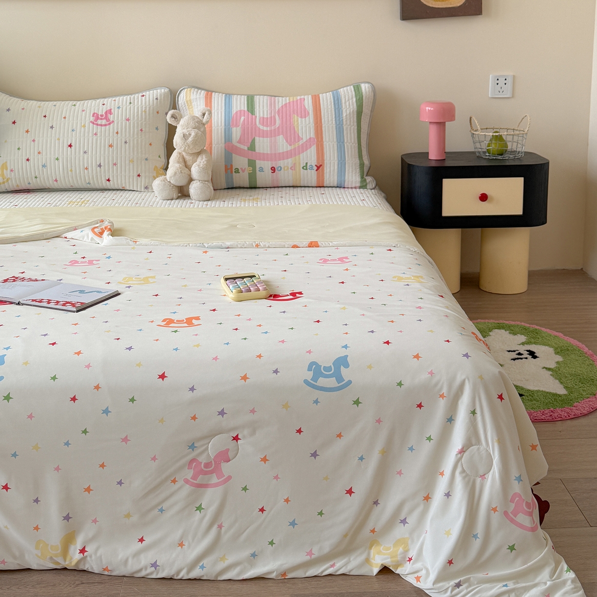 91家纺网 家纺一手货源 找家纺 桃子家居 2026新款A类小清新卡通数码印花混搭小冰皮夏被夏凉被空调被席子凉席四件套 小冰皮-星梦小马