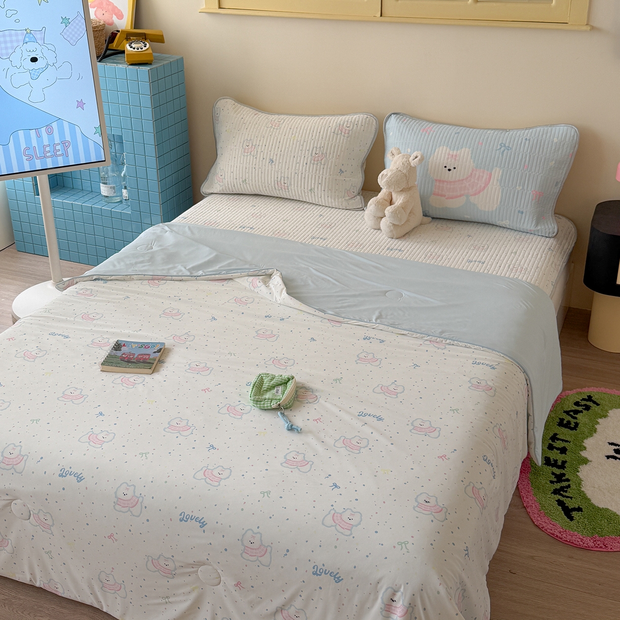 91家纺网 家纺一手货源 找家纺 桃子家居 2026新款A类小清新卡通数码印花混搭小冰皮夏被夏凉被空调被席子凉席四件套 小冰皮-夏日小狗