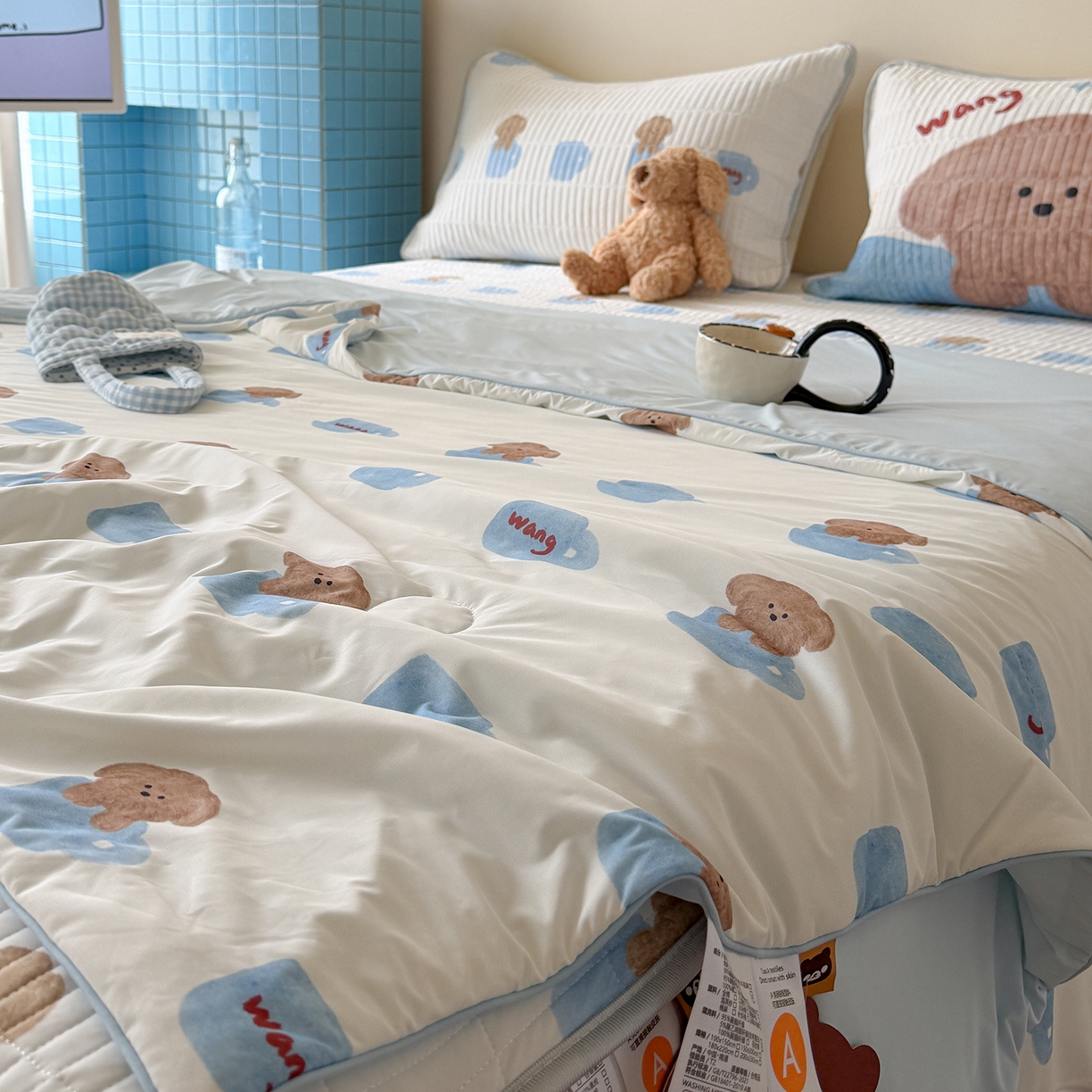 91家纺网 家纺一手货源 找家纺 桃子家居 2026新款A类小清新卡通数码印花混搭小冰皮夏被夏凉被空调被席子凉席四件套 小冰皮-夏日茶杯狗