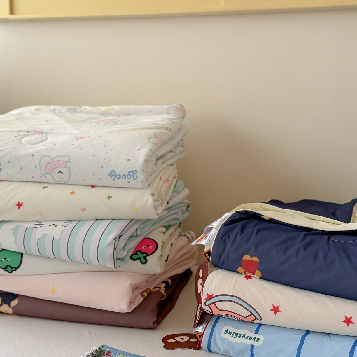 91家纺网 家纺一手货源 找家纺 （总）桃子家居 2026新款A类小清新卡通数码印花混搭小冰皮夏被夏凉被空调被席子凉席四件套