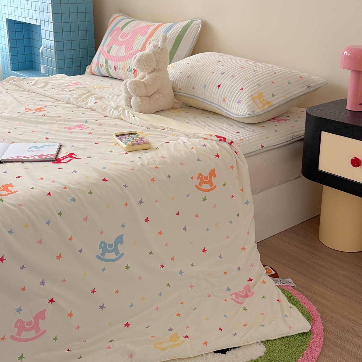 91家纺网 家纺一手货源 找家纺 桃子家居 2026新款A类小清新卡通数码印花混搭小冰皮夏被夏凉被空调被席子凉席四件套 小冰皮-星梦小马