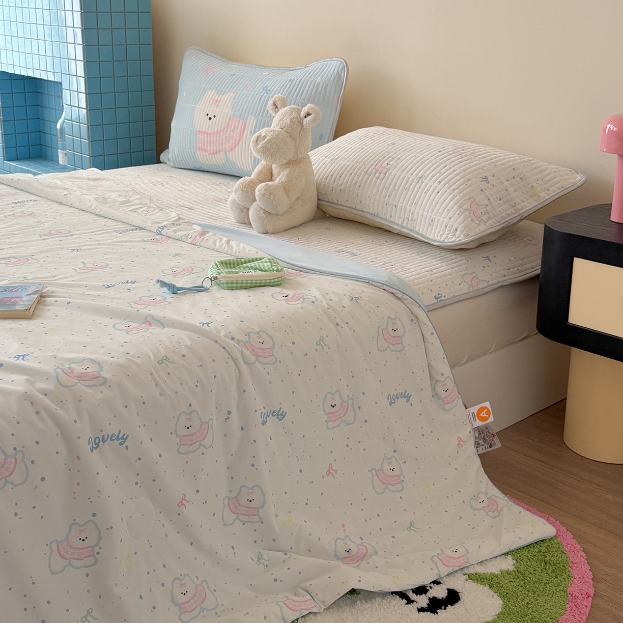 91家纺网 家纺一手货源 找家纺 桃子家居 2026新款A类小清新卡通数码印花混搭小冰皮夏被夏凉被空调被席子凉席四件套 小冰皮-夏日小狗