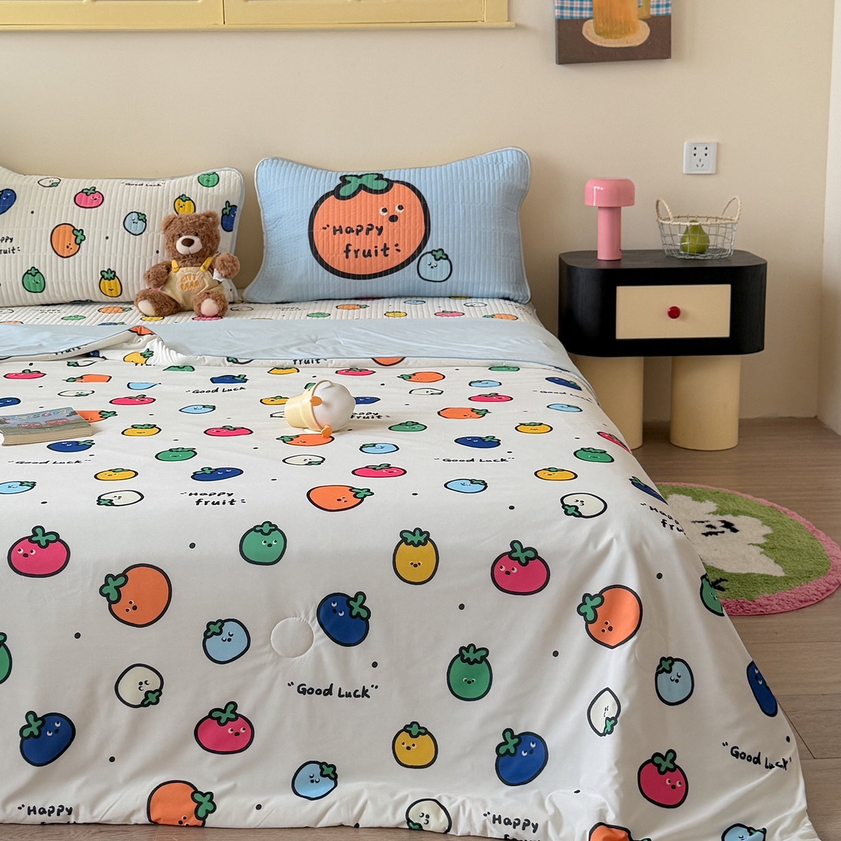 91家纺网 家纺一手货源 找家纺 桃子家居 2026新款A类小清新卡通数码印花混搭小冰皮夏被夏凉被空调被席子凉席四件套 小冰皮-夏日果味